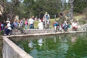 Gorges du Tr&eacute;vans. Rando du  15 avril. la pause fraicheur.